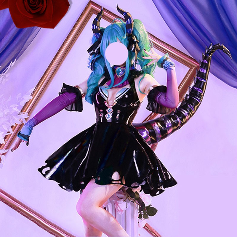 初音ミク　小悪魔　コスプレ　ヴィラン風　ドレス　